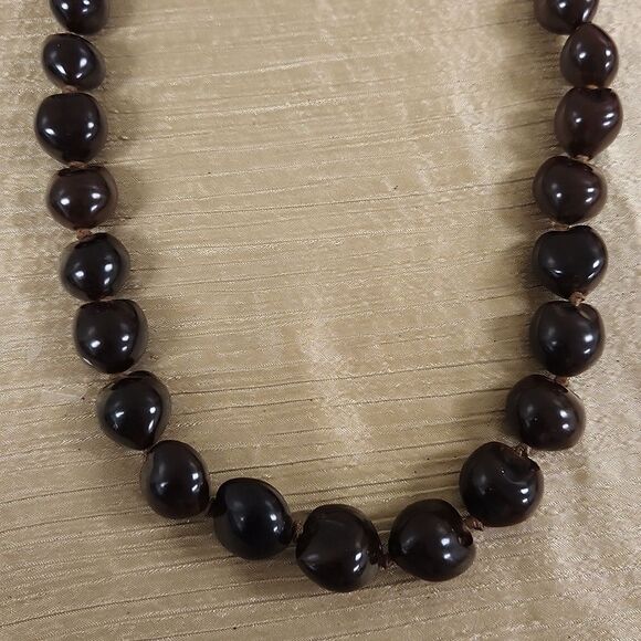 Jeweled Nut of Paradise Kukui Nut Lei - Picture 3 of 4